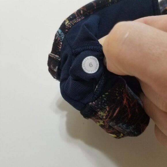 Lululemon Flow Y Sports Bra Size 6 - Picture 4 of 4